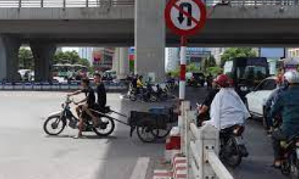 Mức phạt xe máy quay đầu xe tại nơi cấm quay đầu xe